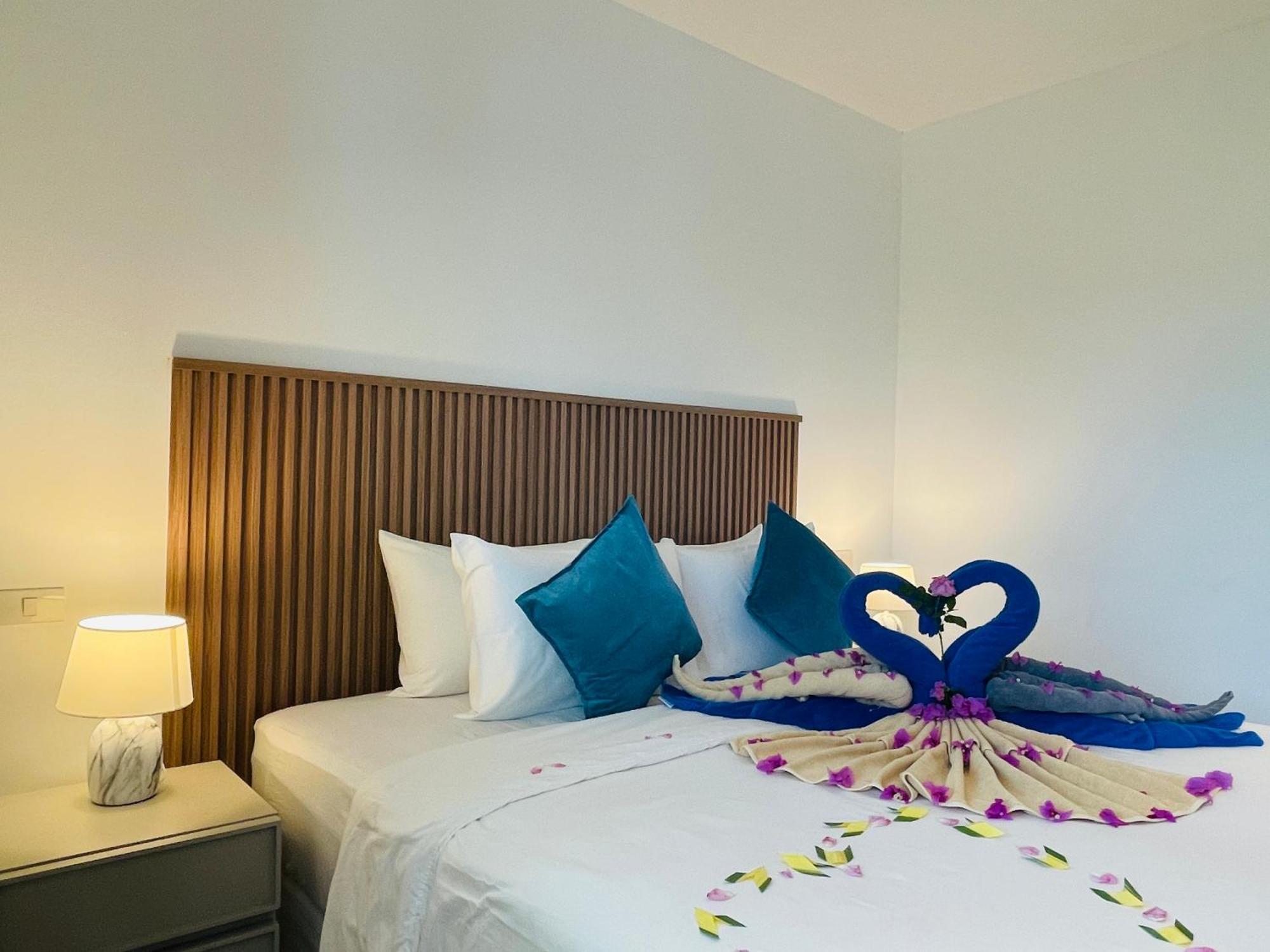 Baan Saint-Tropez Seaview Villas Kata Beach Экстерьер фото