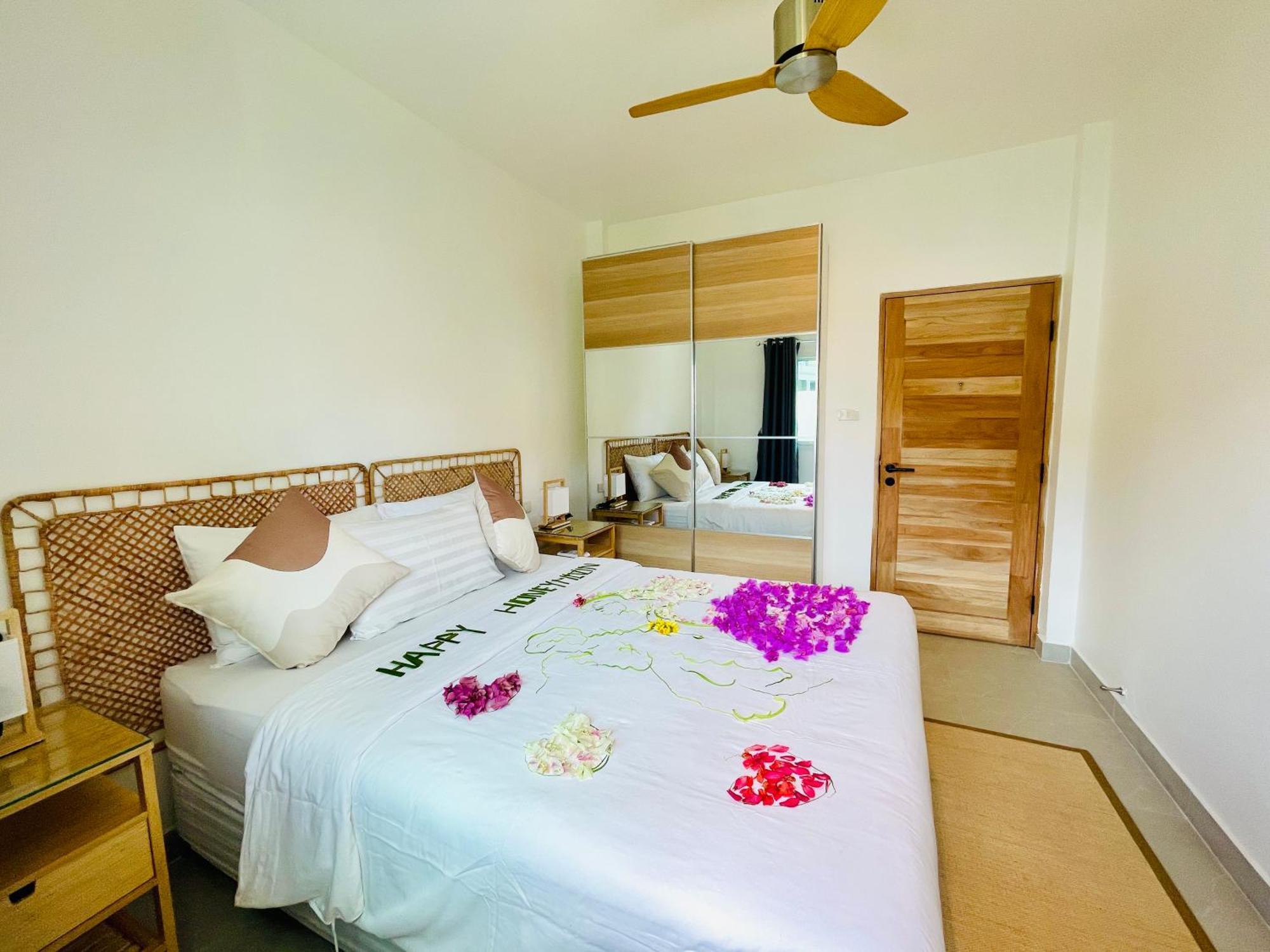 Baan Saint-Tropez Seaview Villas Kata Beach Экстерьер фото